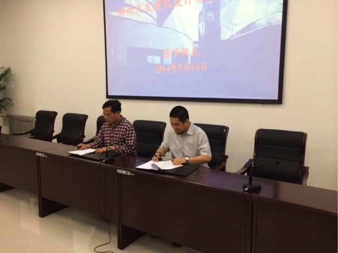 說明: http://m.alijiuba.cn/uploads/allimg/140902/1-140Z22102312J.JPG